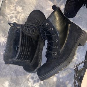 Combat boots